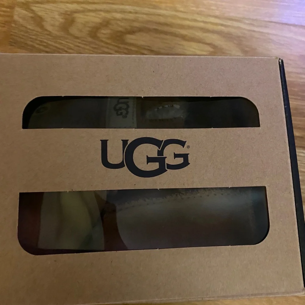 UGG Unisex Erin Bootie size small (6-12months)